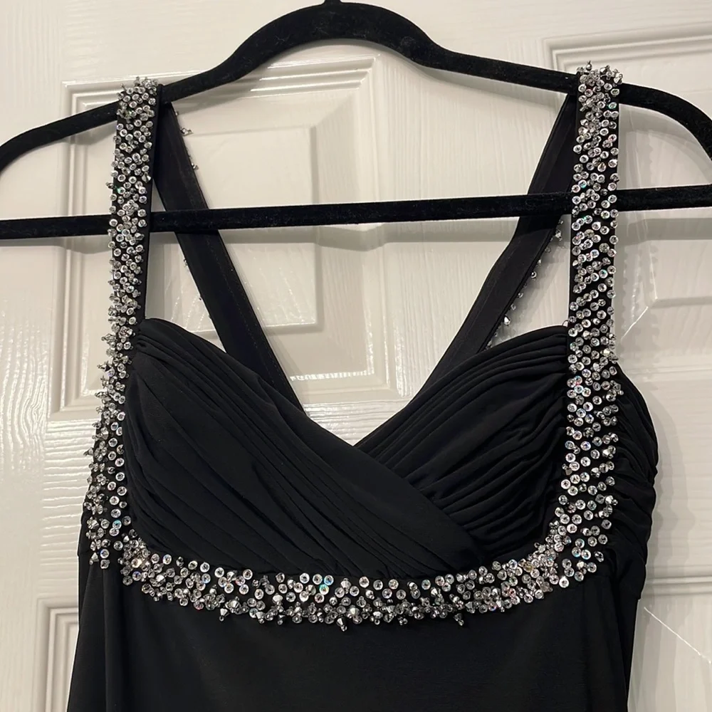 Black low back w sequins gown - Picture 2 of 7
